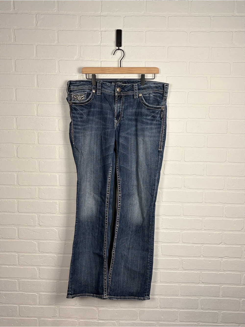 Silver Jeans Co Women Suki Flap Mid Rise Bootcut Jeans Blue W34 L31